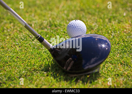 Club de Golf et balle de golf à sept Hills Golf & Country Club au nord de l'île de Vancouver, Colombie-Britannique, Canada Banque D'Images