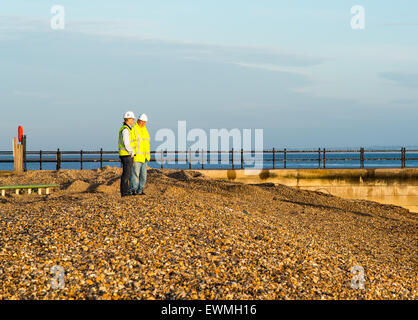 Herne Bay, Kent, UK. 29 Juin, 2015. Le branchement du nouveau câble de Kentish Flats Wind Farm. Le navire de pose de câbles d'installation BoDo située juste à côté de la plage près de Hampton jetée à Herne Bay. Ce matin, un nouveau câble a été relié à la fin du côté de la Ce sera une extension de la Kentish Flats parc éolien offshore au cours des prochains jours. Crédit : Paul Martin/Alamy Live News Banque D'Images