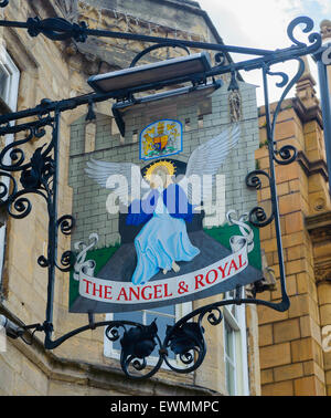 L'Ange & Royal Hotel, High Street, Grantham, Lincolnshire - Le signe au-dessus de l'entrée de l'hôtel Banque D'Images