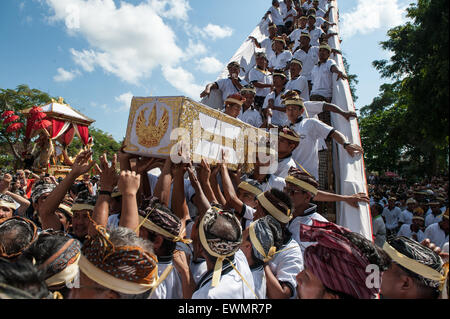 Funérailles de Tjokorda Dharma Yudha Putra à Ubud, Bali, Indonésie, 28/7/2012. Banque D'Images