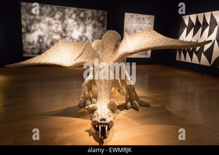 Londres, Royaume-Uni. 29 juin 2015. Déplacez-le, dragon sculpture par Sarah Lucas, estimer GBP 350,000-450,000. Christie's Londres réunit un line-up de 174 artistes de Francis Bacon à Sigmar Polke et Maurizio Cattelan à titre d'après-guerre et la vente d'Art Contemporain semaine (soirée vente aux enchères le 30 juin, jour 1 juillet 2015 Vente aux enchères). Banque D'Images