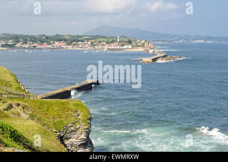 Avis de Socoa à partir de Santa Barbara et Saint-Jean-de-Luz (Donibane Lohizune) entrée. France Banque D'Images