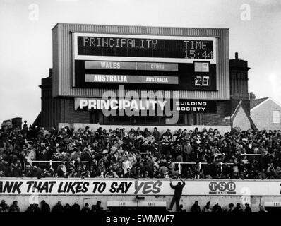 L'Australie 27-12 Pays de Galles, l'Australian Rugby Union 1984 Tour de Grande-Bretagne et l'Irlande, Match 12, Cardiff Arms Park, Cardiff, 24 novembre 1984. Score final. Banque D'Images