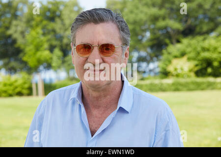 Heiligendamm, Allemagne. 29 Juin, 2015. L'acteur français Daniel Auteuil pose en marge du tournage de la production franco-italienne du film 'Le Confessioni' à Heiligendamm, Allemagne, 29 juin 2015. Le thriller est pour célébrer sa première mondiale au festival du film de Cannes en 2016. Photo : GEORG WENDT/dpa/Alamy Live News Banque D'Images