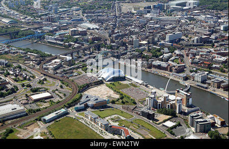 Vue aérienne de la rivière Tyne, Gateshead et Newcastle Sur Tyne, Royaume-Uni Banque D'Images