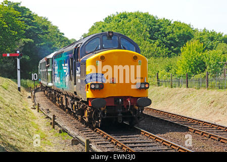 Visite d'une locomotive diesel de la classe 37 DRS sur le North Norfolk Railway à Weybourne, Norfolk, Angleterre, Royaume-Uni. Banque D'Images