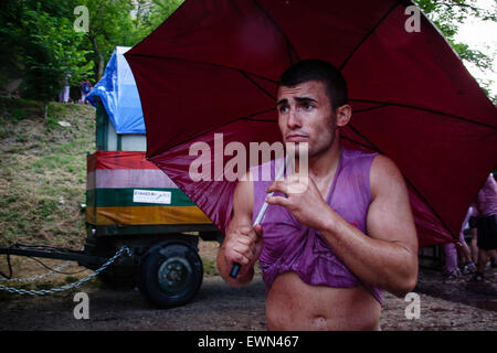 Riscos de Bilibio, Haro, La Rioja, Espagne. 29 juin 2015. Haro carnavaliers à Bataille de vin qui a lieu chaque année sur la journée. Banque D'Images