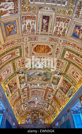 Les Musées du Vatican (en italien : Musei Vaticani) sont les musées du Vatican et sont situés dans les limites de la ville. Banque D'Images