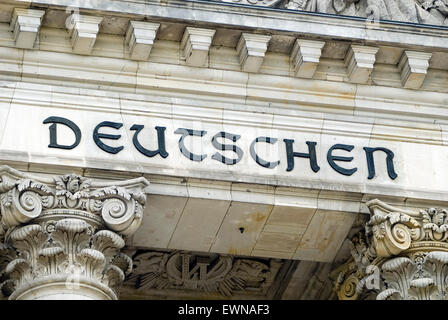 Bundestag Berlin Reichstag détails sur façade, Allemagne Europe de l'architecture Banque D'Images