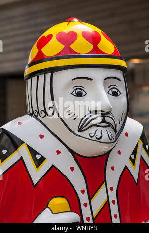 Roi de coeur sculpture Baron sur l'écran, une partie des Barons Sentier à travers Salisbury pour marquer la 800e anniversaire de la Grande Charte Banque D'Images