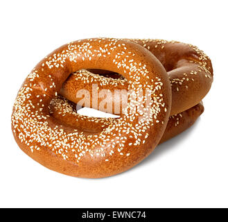 Bagels aux graines de sésame isolé sur fond blanc Banque D'Images