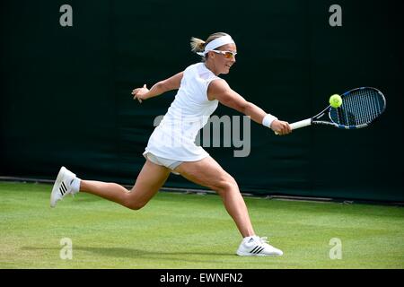 Wimbledon, Royaume-Uni. 29 Juin, 2015. Les Championnats de tennis de Wimbledon. Ladies' Singles premier tour. Kirsten Flipkens ( BEL ) © Plus Sport Action/Alamy Live News Banque D'Images