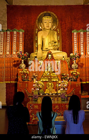 Temple de Jing'an ( Temple de la paix et de tranquillité ) temple bouddhiste chinois sur la West Nanjing Road à Shanghai Chine Banque D'Images