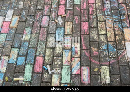 Сrayons sur le trottoir Banque D'Images
