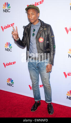 NBC's 'La voix' Saison 8 sur Pacific Design Center - Tapis rouge avec des arrivées : Pharrell Williams Où : Los Angeles, California, United States Quand : 23 Avr 2015 Banque D'Images