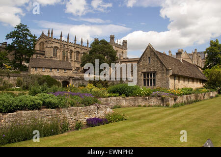 Vue de l'Église du Christ de Christ Church War Memorial Gardens, Oxford Royaume-Uni Banque D'Images