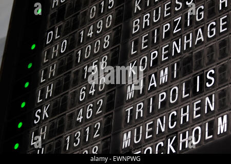 Départ à l'ancienne administration de l'aéroport de Francfort, Allemagne Banque D'Images