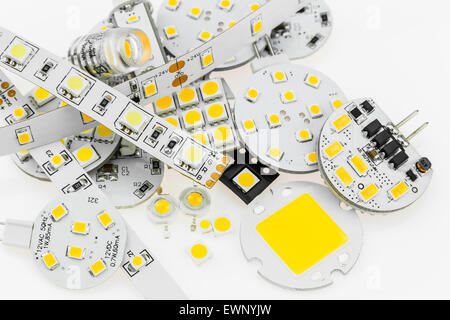 Plusieurs pays du G4 LED Ampoules avec différentes bandes de LED et de l'électronique et de taille et de puissance différentes puces CMS Banque D'Images