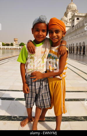 Deux garçons sikhs Banque D'Images