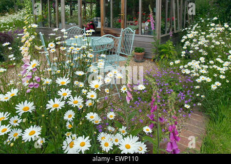 Jardin Nature morte à la maison d'été digitales tribunes et meubles de jardin Banque D'Images