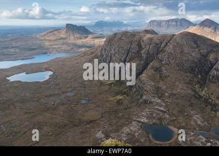 Vue depuis une Fhidhlier Sgurr, le Fiddler, au-dessus des montagnes de l'Assynt et Inverpolly, Coigach, Highlands écossais Banque D'Images