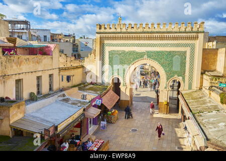 Blue Gate (Bab Boujloud), Fès Médina, Maroc, Afrique Banque D'Images