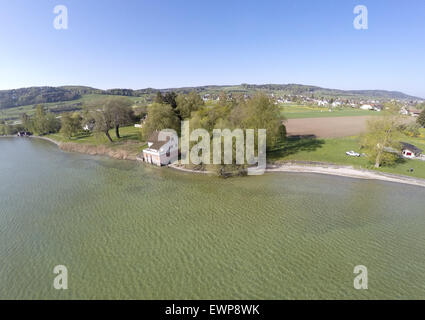 Vue aérienne de Sebastien Vettel's new boat house. Le pilote de F1 acheté le bateau maison et la propriété en octobre 2014. Vettel et sa famille vivent encore dans une villa à 30 minutes. Doté d''athmospere : où : Zürich, Suisse Quand : 26 Avr 2015 Banque D'Images