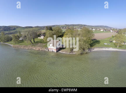 Vue aérienne de Sebastien Vettel's new boat house. Le pilote de F1 acheté le bateau maison et la propriété en octobre 2014. Vettel et sa famille vivent encore dans une villa à 30 minutes. Doté d''athmospere : où : Zürich, Suisse Quand : 26 Avr 2015 Banque D'Images