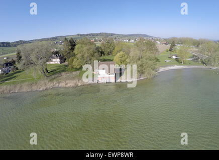 Vue aérienne de Sebastien Vettel's new boat house. Le pilote de F1 acheté le bateau maison et la propriété en octobre 2014. Vettel et sa famille vivent encore dans une villa à 30 minutes. Doté d''athmospere : où : Zürich, Suisse Quand : 26 Avr 2015 Banque D'Images