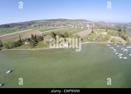 Vue aérienne de Sebastien Vettel's new boat house. Le pilote de F1 acheté le bateau maison et la propriété en octobre 2014. Vettel et sa famille vivent encore dans une villa à 30 minutes. Doté d''athmospere : où : Zürich, Suisse Quand : 26 Avr 2015 Banque D'Images