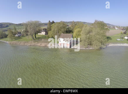 Vue aérienne de Sebastien Vettel's new boat house. Le pilote de F1 acheté le bateau maison et la propriété en octobre 2014. Vettel et sa famille vivent encore dans une villa à 30 minutes. Doté d''athmospere : où : Zürich, Suisse Quand : 26 Avr 2015 Banque D'Images