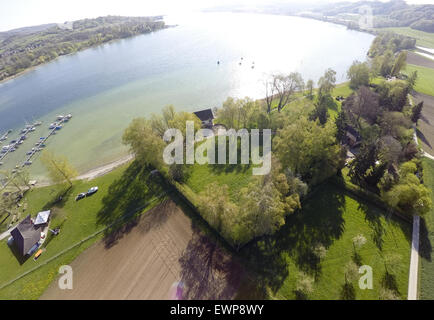 Vue aérienne de Sebastien Vettel's new boat house. Le pilote de F1 acheté le bateau maison et la propriété en octobre 2014. Vettel et sa famille vivent encore dans une villa à 30 minutes. Doté d''athmospere : où : Zürich, Suisse Quand : 26 Avr 2015 Banque D'Images