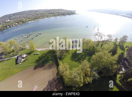 Vue aérienne de Sebastien Vettel's new boat house. Le pilote de F1 acheté le bateau maison et la propriété en octobre 2014. Vettel et sa famille vivent encore dans une villa à 30 minutes. Doté d''athmospere : où : Zürich, Suisse Quand : 26 Avr 2015 Banque D'Images