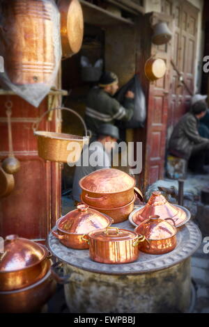 Fès Médina - ateliers de métallurgie dans la localité el Seffarine, Maroc, Afrique Banque D'Images