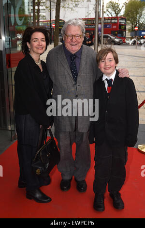 Bugsy Malone - presse nuit & afterparty tenue au Lyric Hammersmith, arrivées. Comprend : Sir Alan Parker, Lisa Moran Où : London, Royaume-Uni Quand : 28 Avr 2015 C Banque D'Images