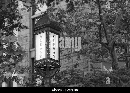 Vintage subway sign près de la gare, Upper West Side, Manhattan, New York City Banque D'Images