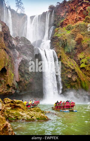 Rafting à la chute d'Ouzoud. Haut Atlas, Maroc Banque D'Images