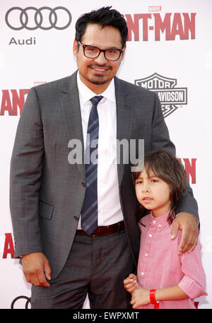 Michael Pena lors de la première mondiale de "Marvel Ant-Man' qui s'est tenue au Kodak Theater à Hollywood, Etats-Unis le 29 juin 2015. Banque D'Images