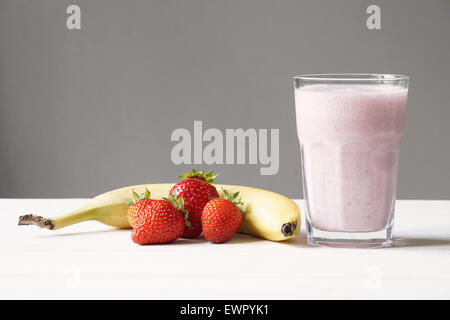 Smoothie fraise banane Banque D'Images