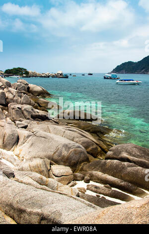 Port de Koh Tao et Koh Nangyuan îles en Thaïlande. plongée sous-marine paradise avec l'eau de mer claire et beach rocks Banque D'Images