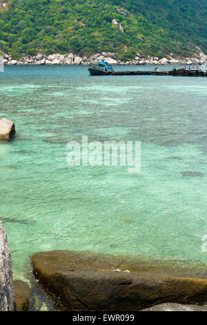 Port de Koh Tao et Koh Nangyuan îles en Thaïlande. plongée sous-marine paradise avec l'eau de mer claire et pierres de plage Banque D'Images