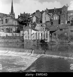 Vue générale de la ville de Durham, County Durham, montrant l'usure de la rivière. 24 mai 1969. Banque D'Images