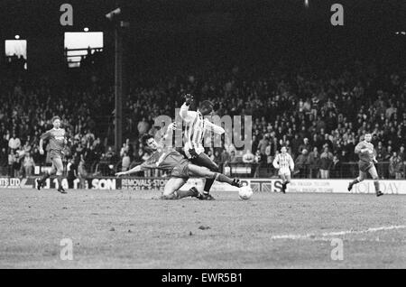 Huddersfield 2-1 Bury, Division 3 match de championnat à la Leeds Road, samedi 22 décembre 1990. Banque D'Images