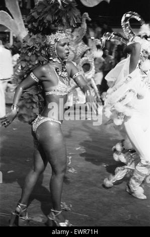 Le carnaval qui a eu lieu juste avant le carême chaque année à Rio de Janeiro. Le Carnaval des écoles de samba permet de rivaliser avec leurs sœurs samba-écoles, ce concours est le point culminant de l'ensemble de la fête de carnaval dans cette ville, 5 février 1978 Banque D'Images