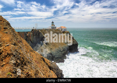 Phare sur le rocher. Lighthouse Point Bonita, San Francisco, Californie Banque D'Images