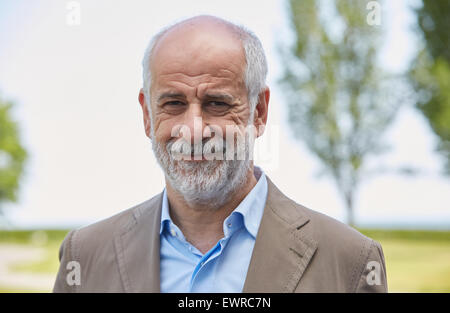 Heiligendamm, Allemagne. 29 Juin, 2015. L'acteur italien Toni Servillo pose en marge du tournage de la production franco-italienne du film 'Le Confessioni' à Heiligendamm, Allemagne, 29 juin 2015. Le thriller est pour célébrer sa première mondiale au festival du film de Cannes en 2016. Photo : GEORG WENDT/dpa/Alamy Live News Banque D'Images