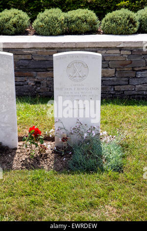 Tombe de capitaine Fergus Bowes-Lyon frère aîné de la reine Elizabeth la reine mère, dans le cimetière de la carrière en France. Banque D'Images