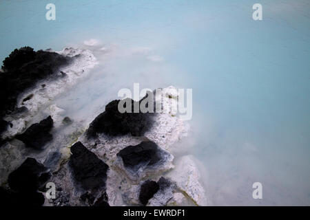 Les dépôts de silice sur les bords le rock Blue Lagoon Iceland Banque D'Images