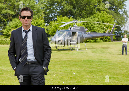 Heiligendamm, Allemagne. 29 Juin, 2015. L'acteur britannique Julian Ovenden pose en marge du tournage de la production franco-italienne du film 'Le Confessioni' à Heiligendamm, Allemagne, 29 juin 2015. Le thriller est pour célébrer sa première mondiale au festival du film de Cannes en 2016. Photo : GEORG WENDT/dpa/Alamy Live News Banque D'Images