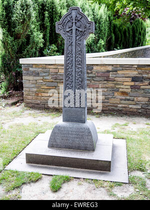 Secteur Mémorial à 2e Lt K H A Rae 8ème Battn la Rifle Brigade, juste à l'extérieur Bois du Sanctuaire cimetière près de Ypres en Belgique Banque D'Images